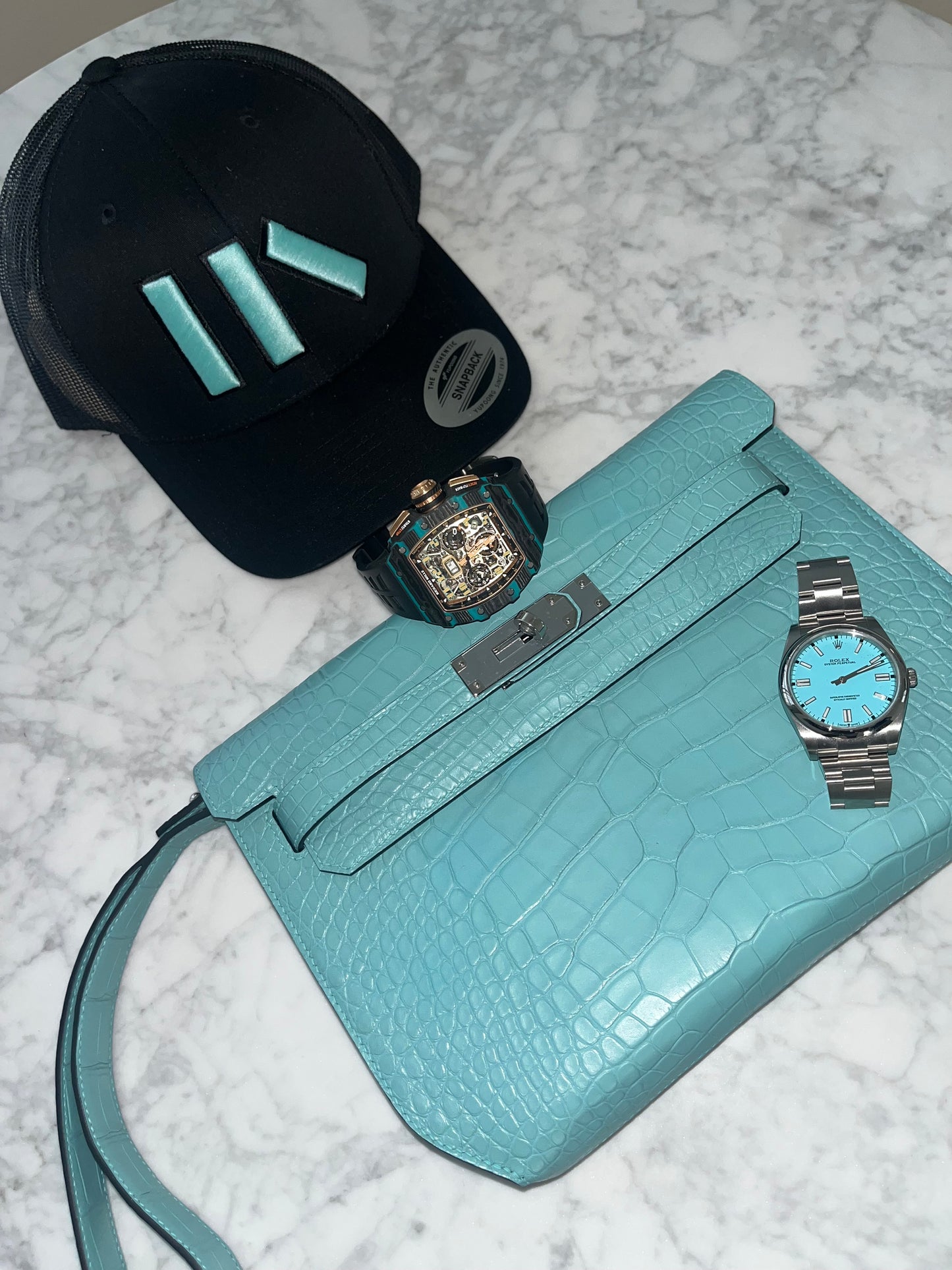 Turquoise catur cap